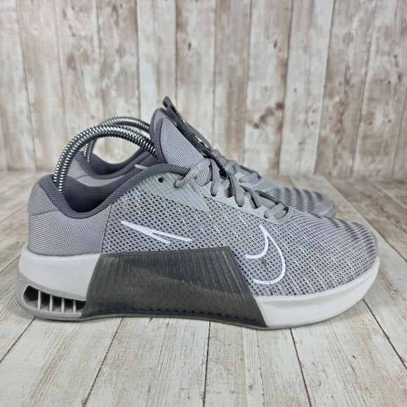 Nike Training Shoes Hyperlift Cushioned Athletic Sneakers Gray Women's 8 - Picture 1 of 8